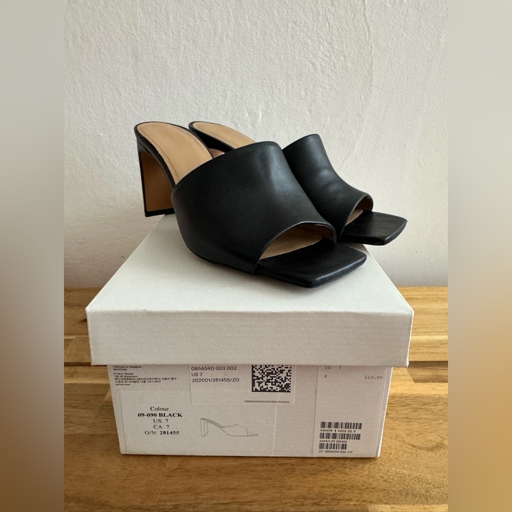 & Other Stories Heeled Leather Square Toe Mule Sandal in Black 37 EU / 6.5-7 US